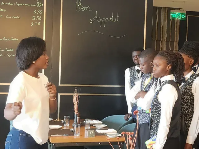 Explications en salle de restaurant, Hilton Kinshasa