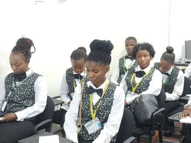 Prise de notes en salle de briefing, Hilton Kinshasa